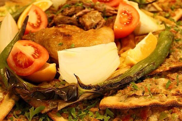 Mevlana Etli Ekmek Yakacik Istanbul